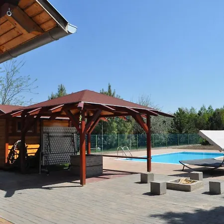 Lifestyle Balaton בית נופש *